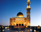 La Mezquita de Muscat (Omán) al anochecer